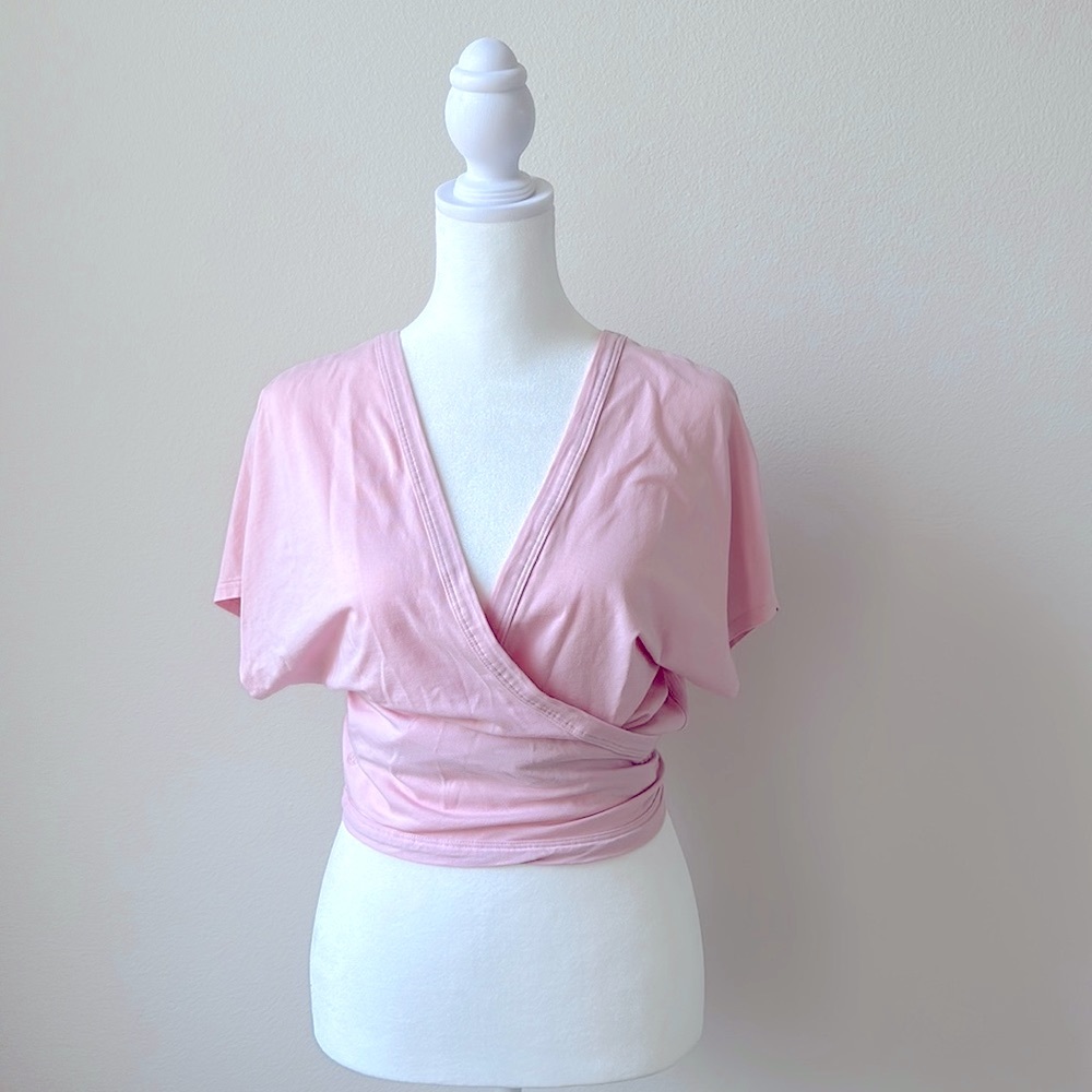 Lululemon Wrap T Shirt, Pink Mist, Excellent Like New Size 8, Soft Reverse Style